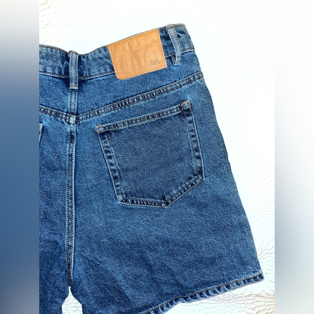 Zara mom jean shorts medium wash size 6